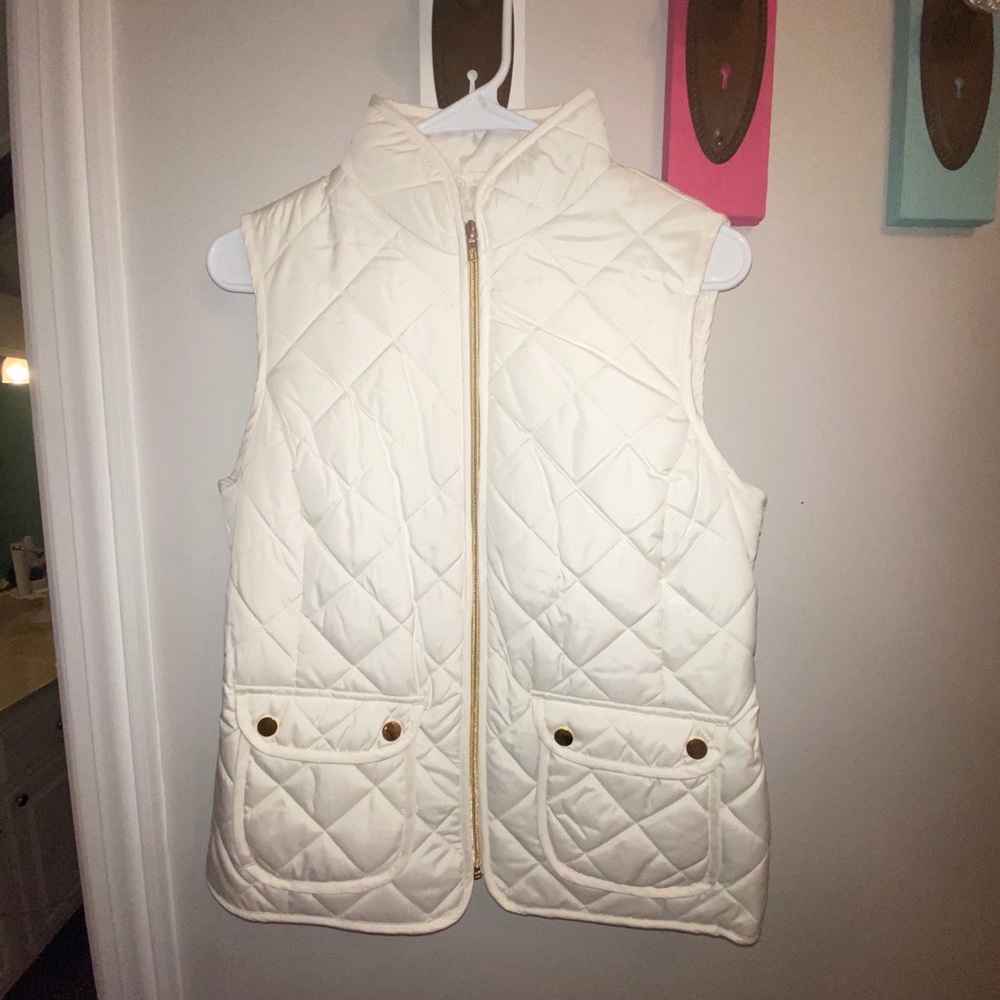 Comfortable vest that goes well with anything!